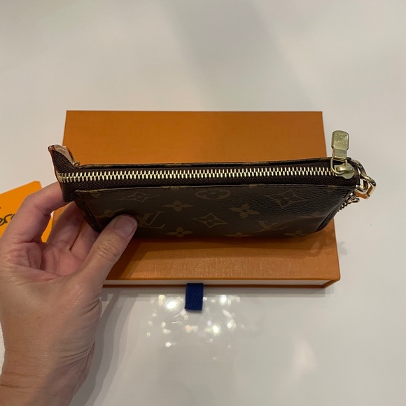 Mini pochette accessoires in monogram canvas - Picture 9 of 11